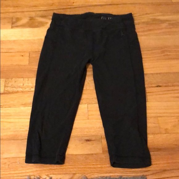 Black athletic legging capris - Picture 1 of 3
